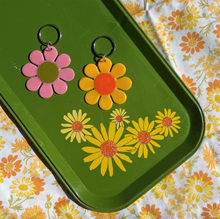 Load image into Gallery viewer, Daisy Keychain
